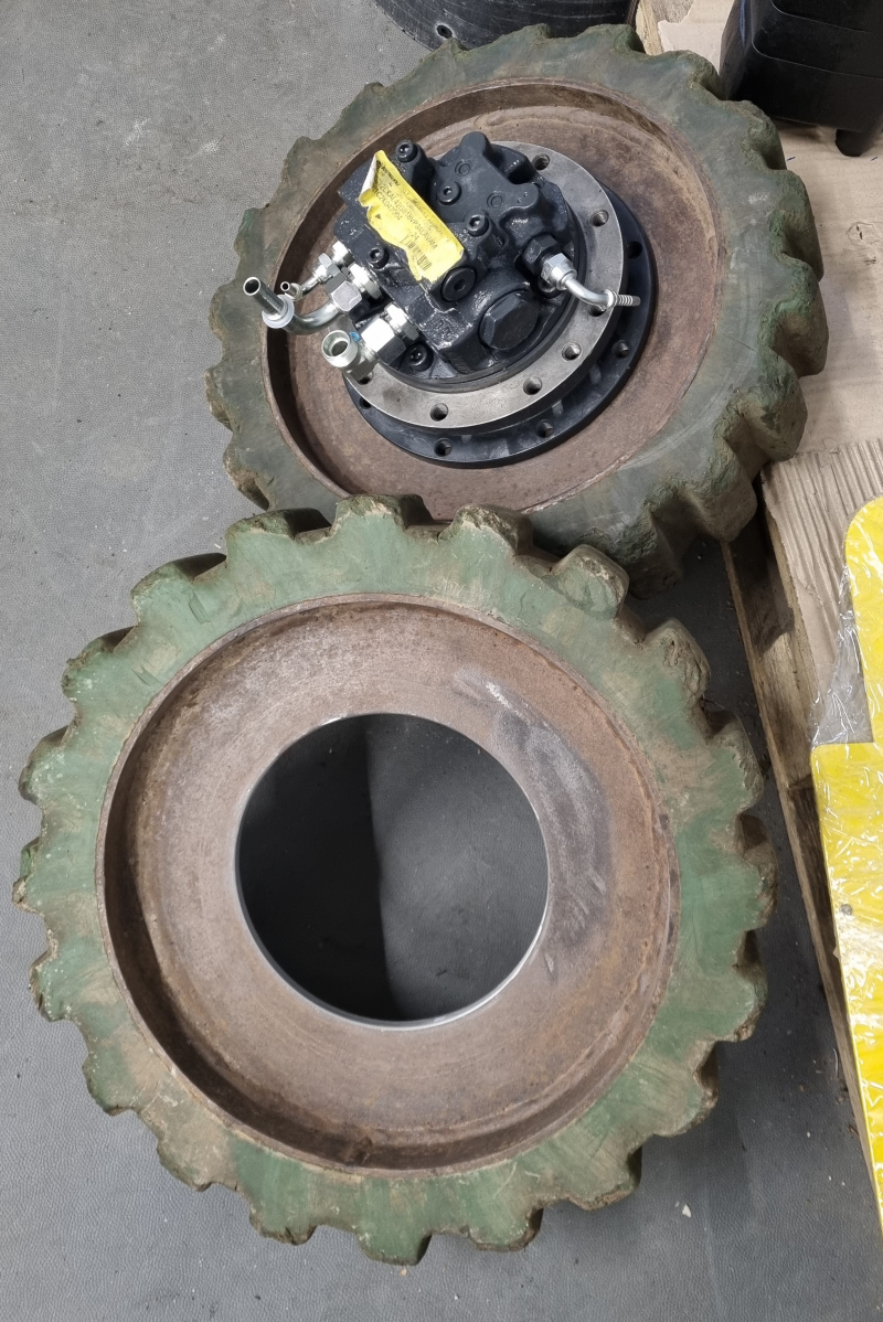 Production of rubber or plastic gears